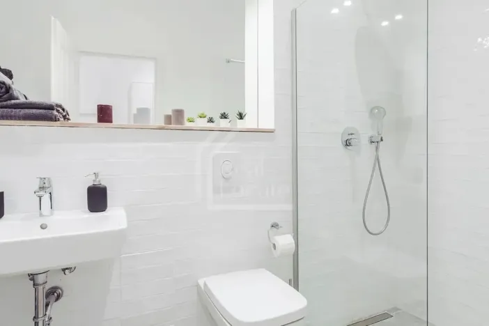 Pronájem bytu 2+kk, Praha, Pernerova, 59 m2