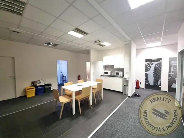 Pronájem kanceláře, Praha - Libeň, 714 m2