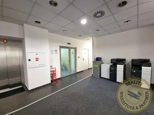 Pronájem kanceláře, Praha - Libeň, 714 m2