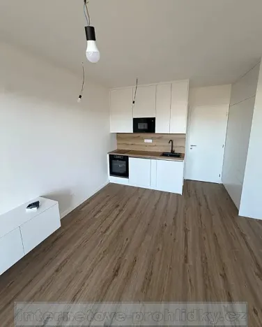 Pronájem bytu 1+kk, Kladno, Kalinova, 26 m2