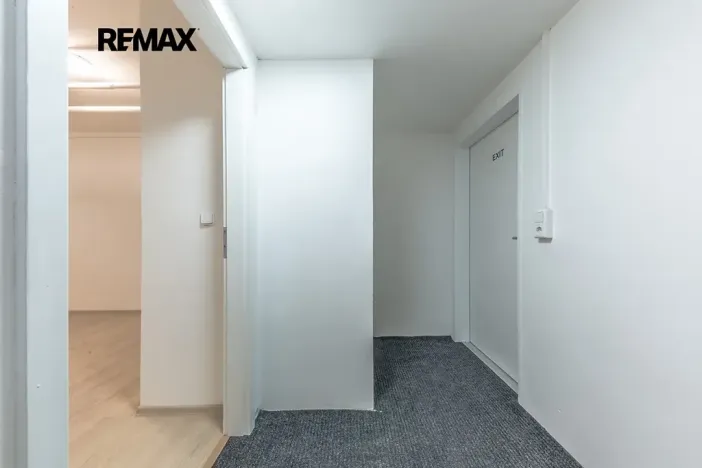 Prodej kanceláře, Praha - Střížkov, Děčínská, 45 m2