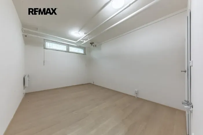 Prodej kanceláře, Praha - Střížkov, Děčínská, 45 m2