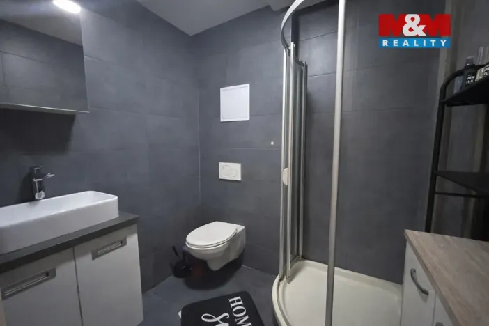 Pronájem bytu 1+kk, Louny, Sladkovského, 28 m2