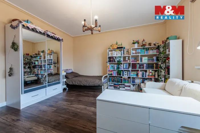 Prodej bytu 3+1, Karlovy Vary - Stará Role, Závodu míru, 73 m2