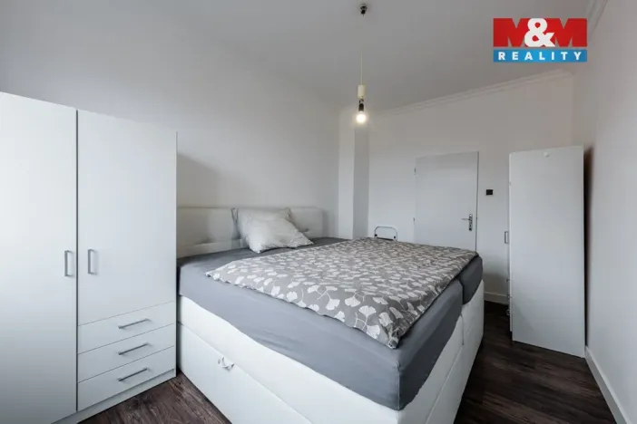 Prodej bytu 3+1, Karlovy Vary - Stará Role, Závodu míru, 73 m2