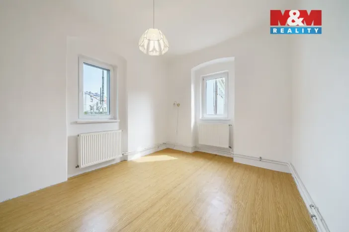 Prodej bytu 3+1, Karlovy Vary - Stará Role, Nádražní, 65 m2