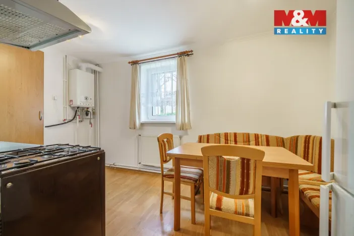 Prodej bytu 3+1, Karlovy Vary - Stará Role, Nádražní, 65 m2