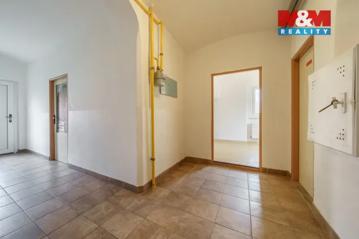 Prodej bytu 3+1, Karlovy Vary - Stará Role, Nádražní, 65 m2