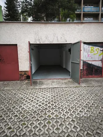 Pronájem garáže, Brno, Bystrcká, 16 m2