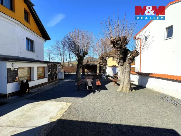 Prodej restaurace, Velké Žernoseky, 438 m2
