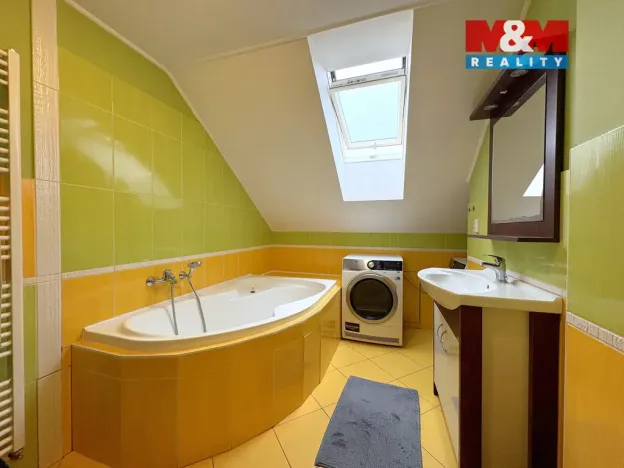 Prodej restaurace, Velké Žernoseky, 438 m2