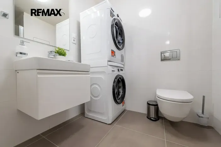 Pronájem bytu 1+kk, Praha - Hloubětín, Poděbradská, 33 m2