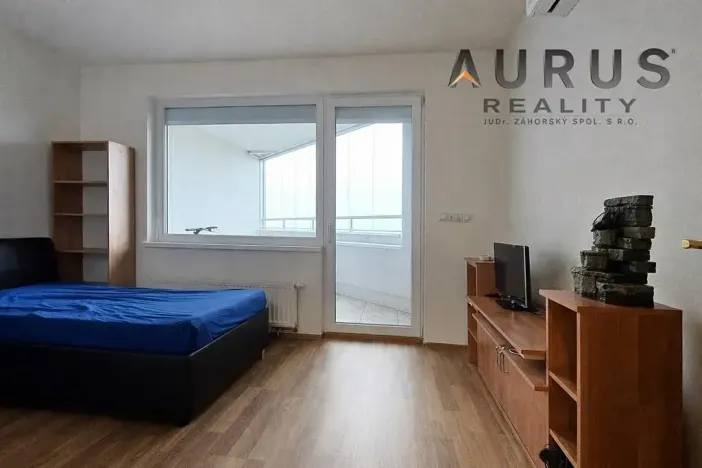 Pronájem bytu 2+kk, Praha - Horní Měcholupy, Modenská, 68 m2