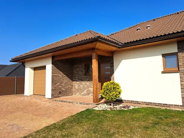 Prodej rodinného domu, Doubravy, 190 m2