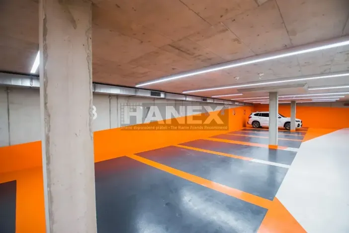 Pronájem garážového stání, Praha - Nové Město, Ostrovní, 12 m2