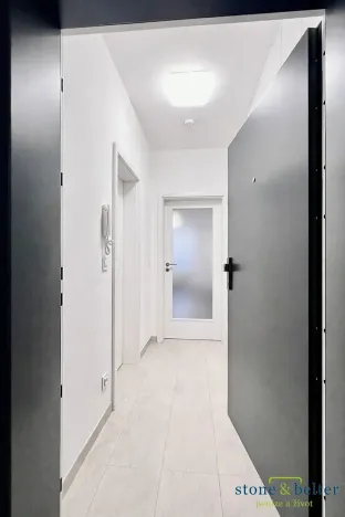 Pronájem bytu 1+kk, Praha - Strašnice, Zvěřinova, 38 m2