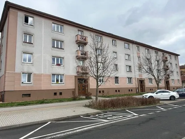 Prodej bytu 3+1, Ostrov, Hlavní třída, 76 m2