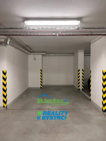 Pronájem garážového stání, Brno, Sentická, 17 m2