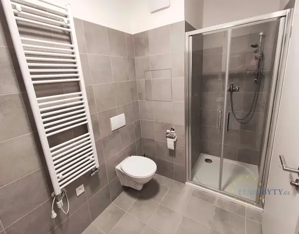 Pronájem bytu 1+kk, Praha - Vysočany, Kabešova, 41 m2