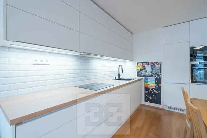 Prodej bytu 3+kk, Praha - Kobylisy, Pod hliništěm, 70 m2