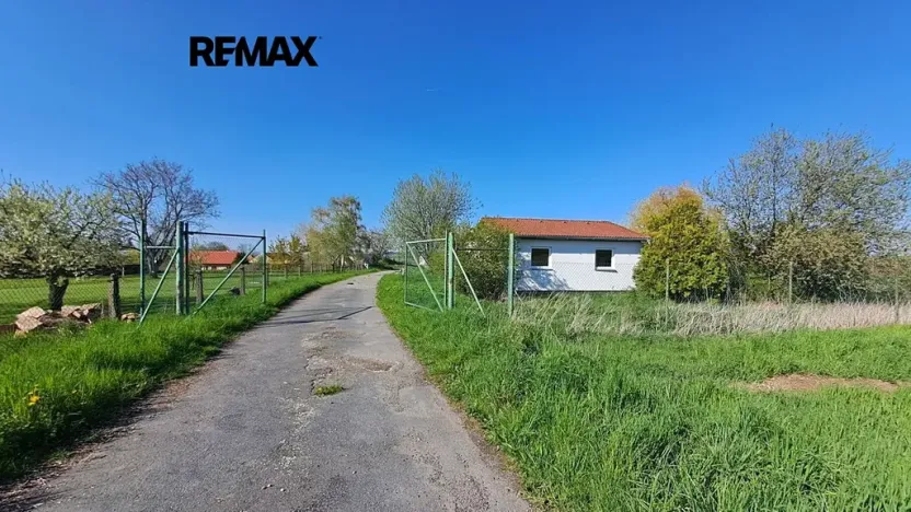 Prodej výrobních prostor, Dolní Chvatliny, 3690 m2