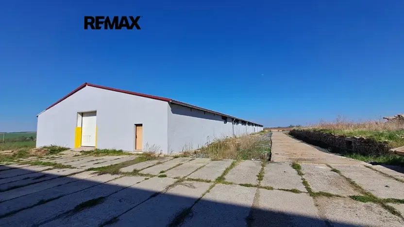 Prodej výrobních prostor, Dolní Chvatliny, 3690 m2
