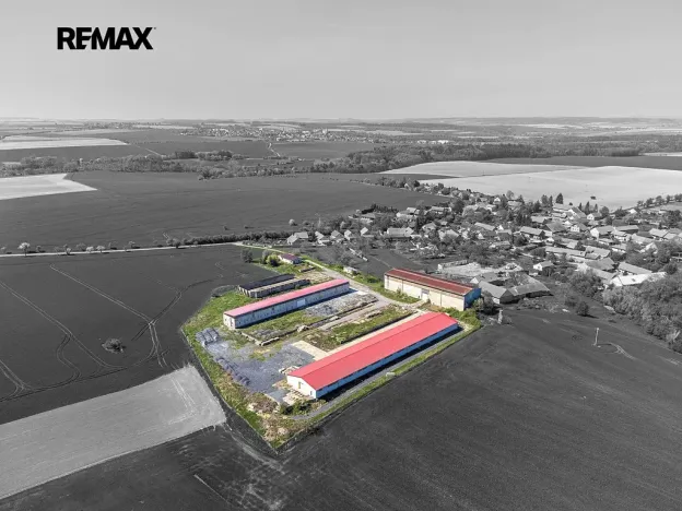 Prodej výrobních prostor, Dolní Chvatliny, 3690 m2