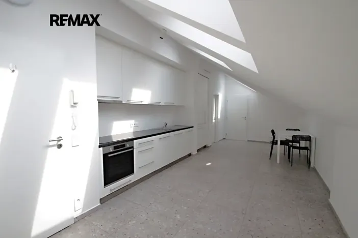 Pronájem bytu 2+kk, Kolín, Heverova, 52 m2