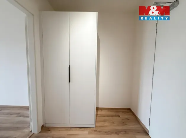 Pronájem bytu 1+kk, Praha, 35 m2