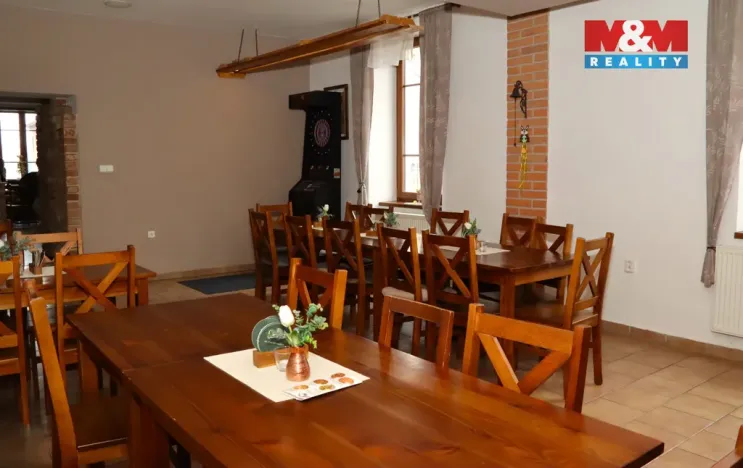 Pronájem restaurace, Holice, Smetanova, 233 m2