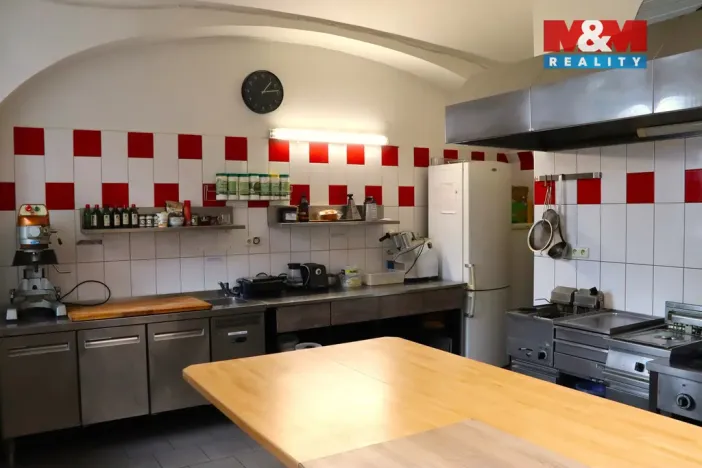 Pronájem restaurace, Holice, Smetanova, 233 m2