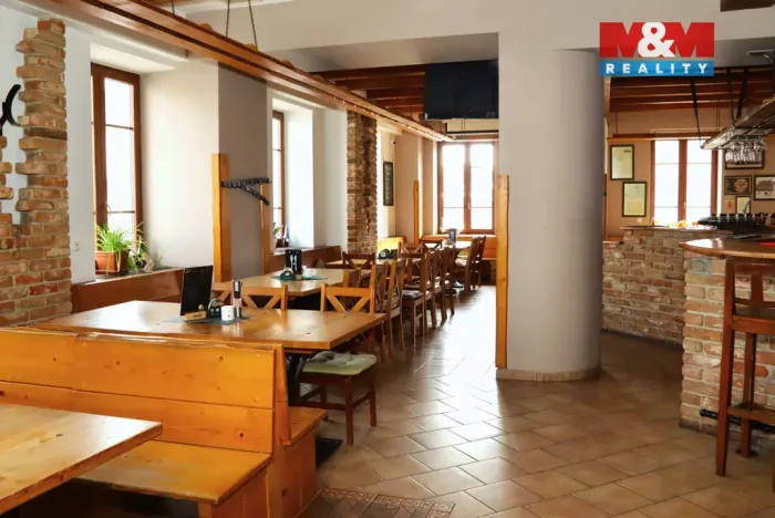 Pronájem restaurace, Holice, Smetanova, 220 m2