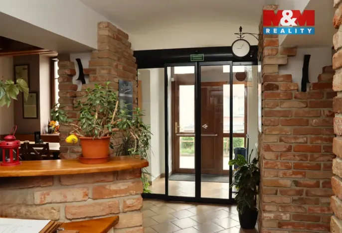 Pronájem restaurace, Holice, Smetanova, 220 m2