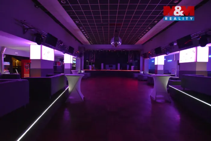 Pronájem restaurace, Holice, Smetanova, 220 m2