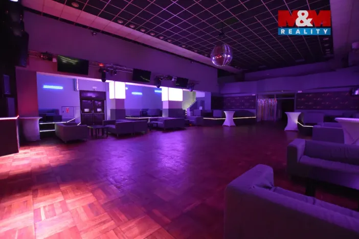 Pronájem restaurace, Holice, Smetanova, 220 m2