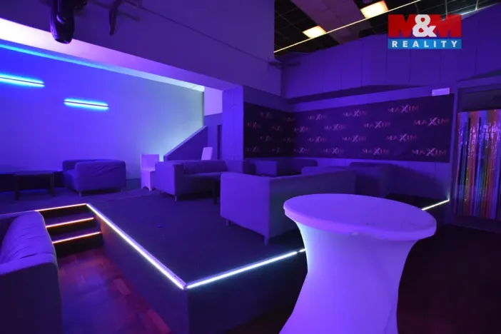 Pronájem restaurace, Holice, Smetanova, 220 m2