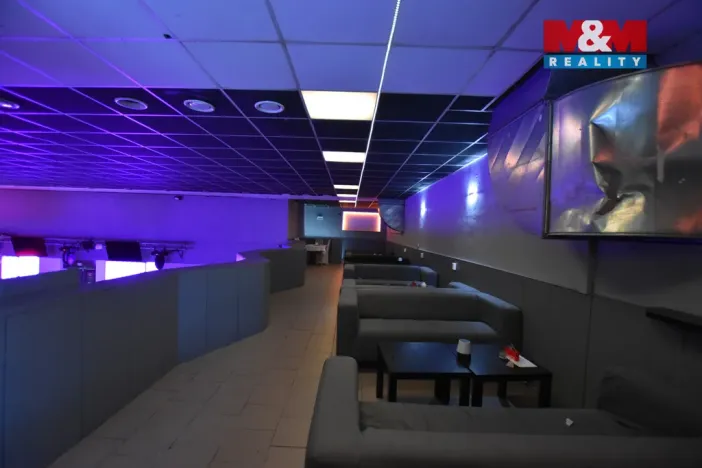 Pronájem restaurace, Holice, Smetanova, 220 m2