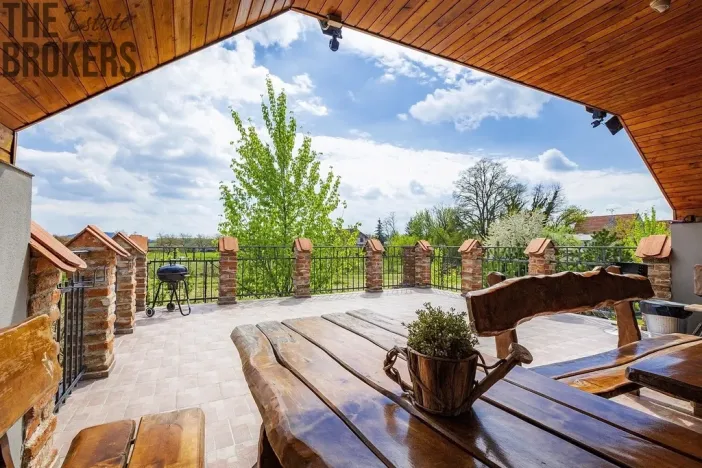 Prodej ubytování, Březí, Na štěrkách, 333 m2