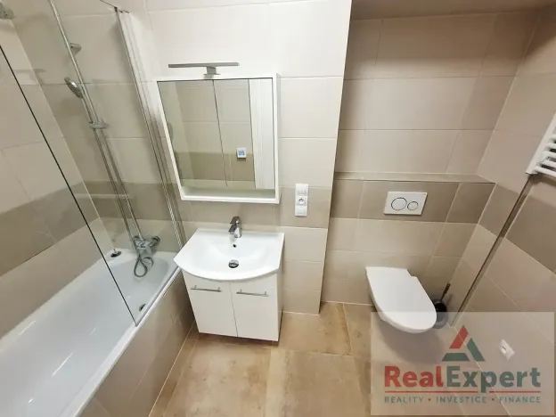 Pronájem bytu 1+kk, Praha - Vinohrady, Máchova, 29 m2