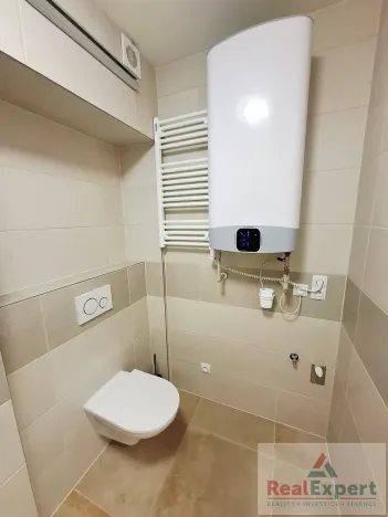 Pronájem bytu 1+kk, Praha - Vinohrady, Máchova, 29 m2