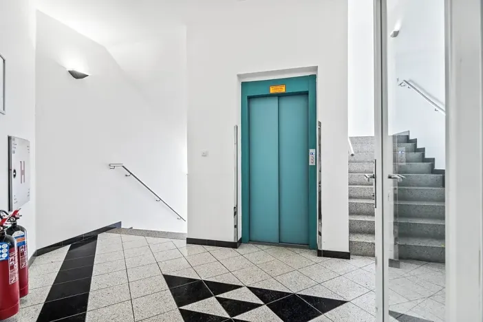 Pronájem kanceláře, Praha - Vysočany, Sokolovská, 18 m2