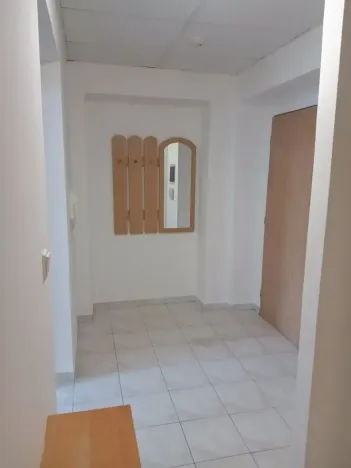 Pronájem bytu 2+kk, Karlovy Vary, Moravská, 82 m2