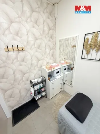 Pronájem obchodního prostoru, Hradec Králové - Pražské Předměstí, Dukelská třída, 6 m2