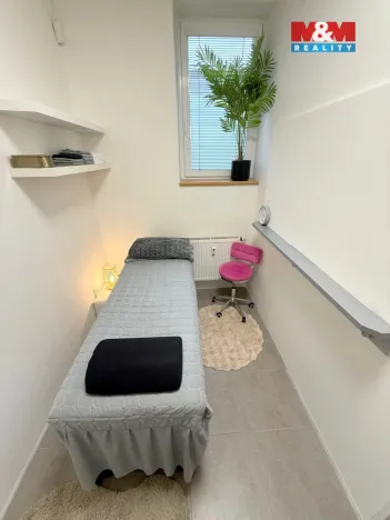 Pronájem obchodního prostoru, Hradec Králové - Pražské Předměstí, Dukelská třída, 6 m2