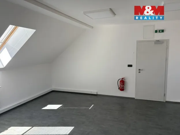 Pronájem obchodního prostoru, Rožnov pod Radhoštěm, Nádražní, 36 m2