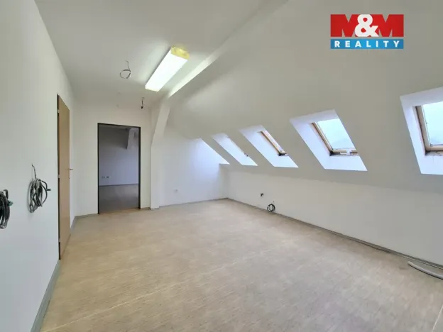 Pronájem obchodního prostoru, Chodov, Staroměstská, 220 m2