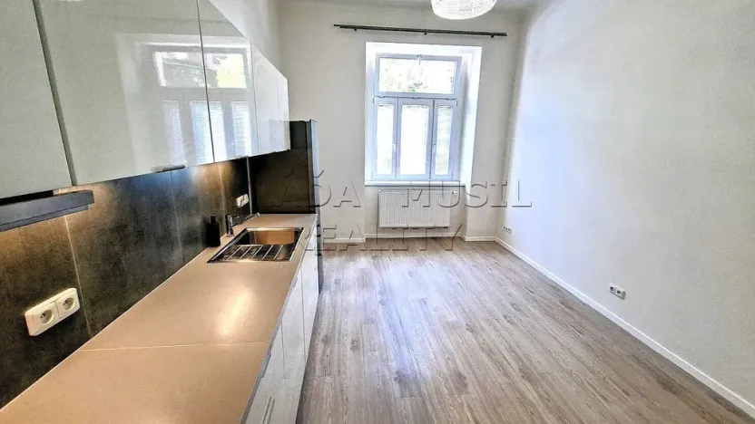 Pronájem bytu 2+kk, Praha - Libeň, Novákových, 36 m2