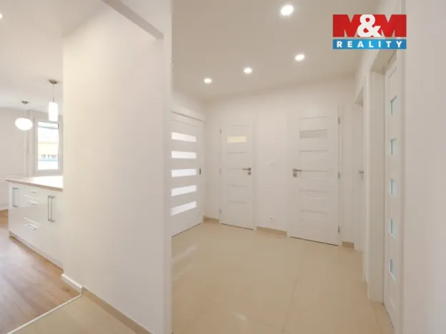 Prodej bytu 3+kk, Praha - Bohnice, Zelenohorská, 77 m2