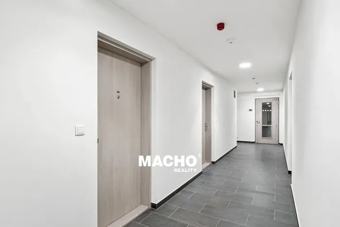 Pronájem bytu 1+kk, Praha - Hloubětín, Poděbradská, 31 m2