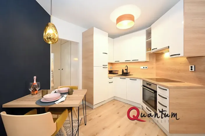 Pronájem bytu 2+kk, Praha - Karlín, U Sluncové, 40 m2